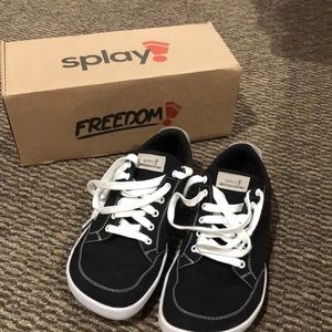 Splay Freestyle Barefoot Sneaker